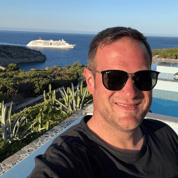 Benedikt Schneider – Ihr Reise-Designer, im Daios Cove