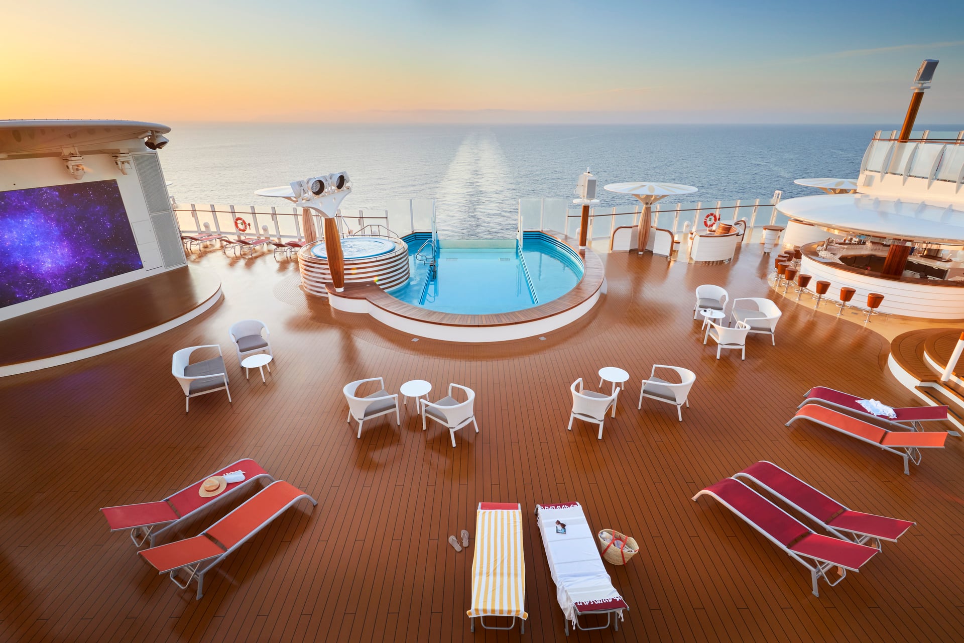 Pooldeck der AIDAcosma