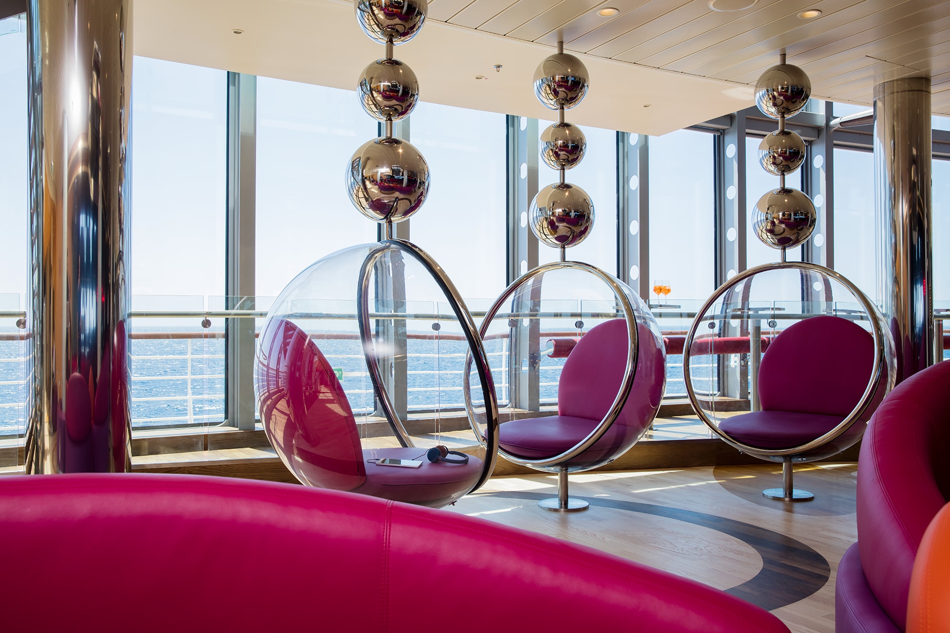 Lounge im Theatrium der AIDAperla