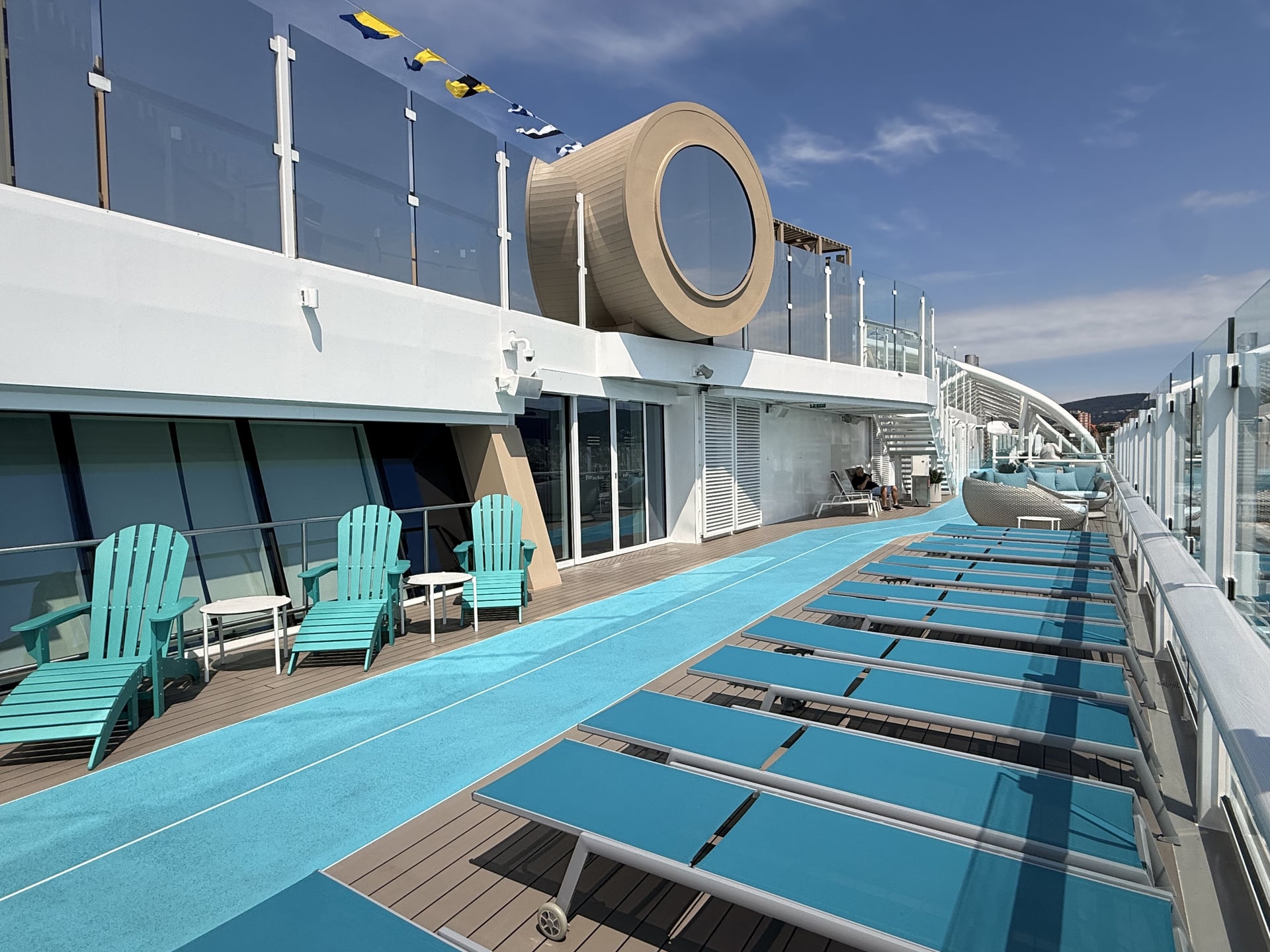 Deck 17 – Blick auf Deck 18 – Mein Schiff Flow
