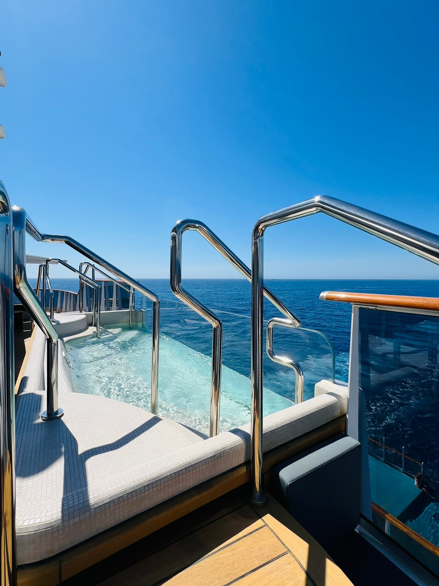 Private Whirlpool-Terrasse einer Residence der EXPLORA II