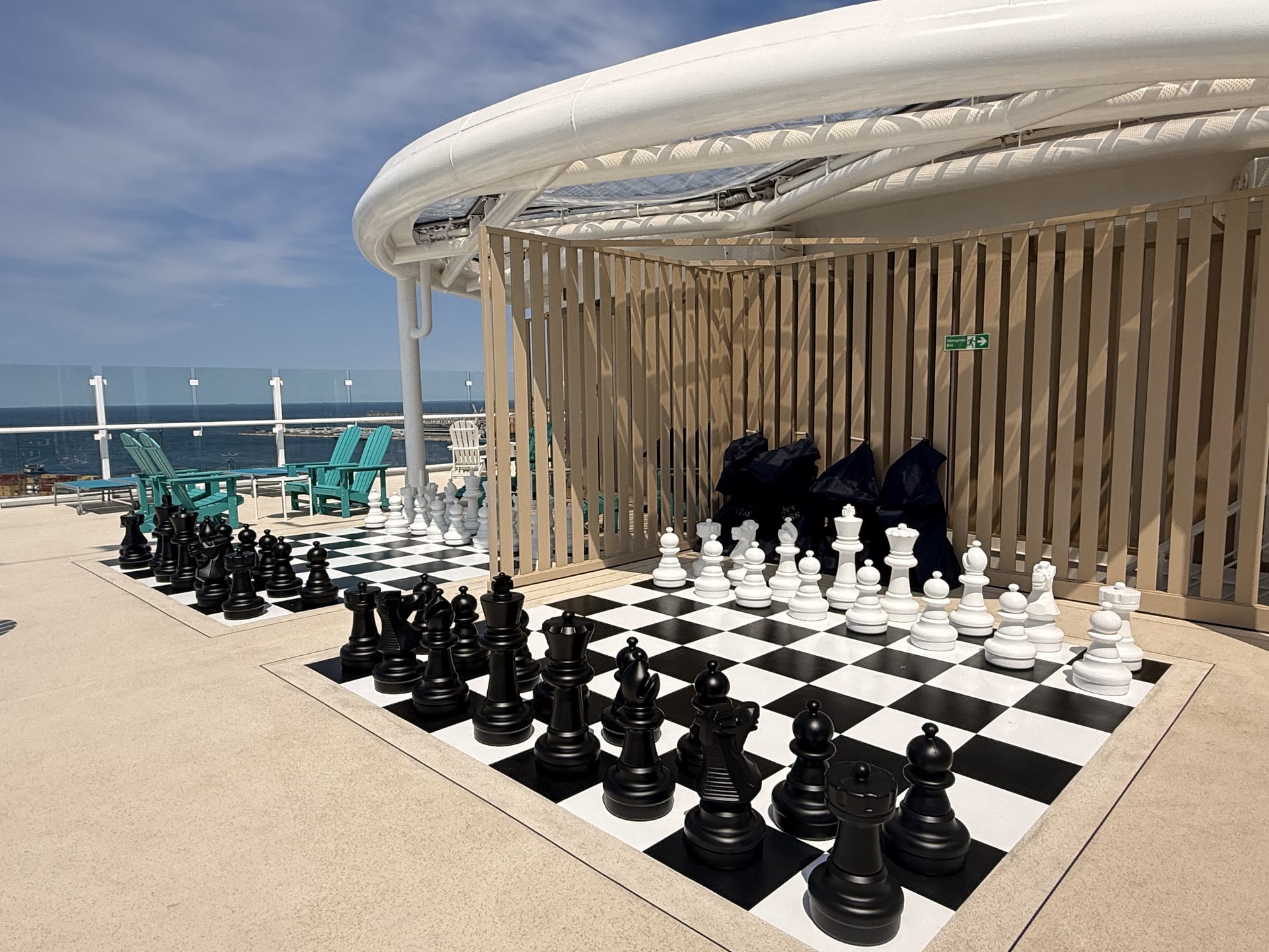 Deck 17 – Schach – Mein Schiff Flow