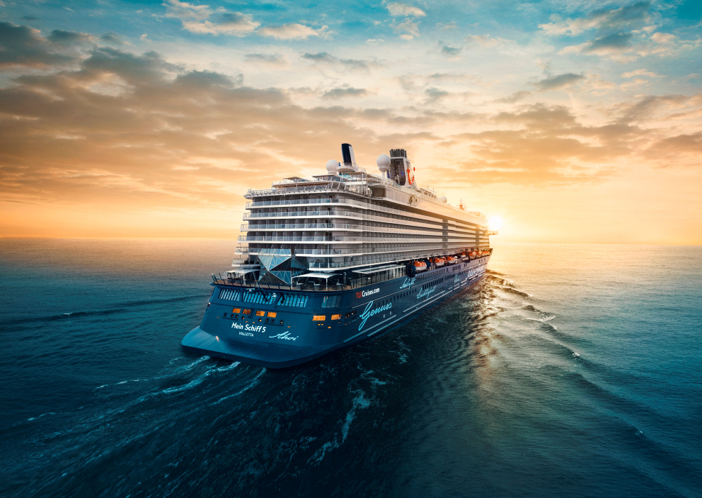 Mein Schiff 1 vor Antigua
